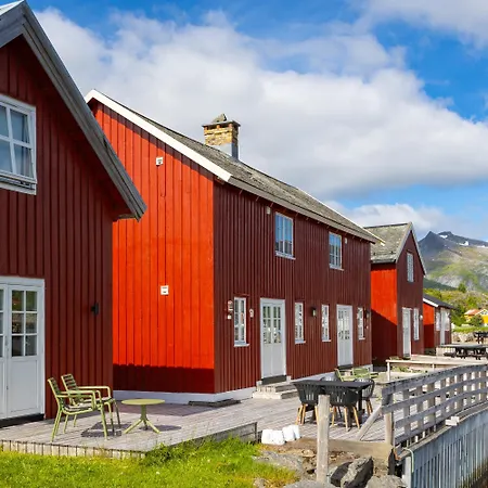 Astra Village - Waterfront Rorbu In Lofoten Tatil parkı *